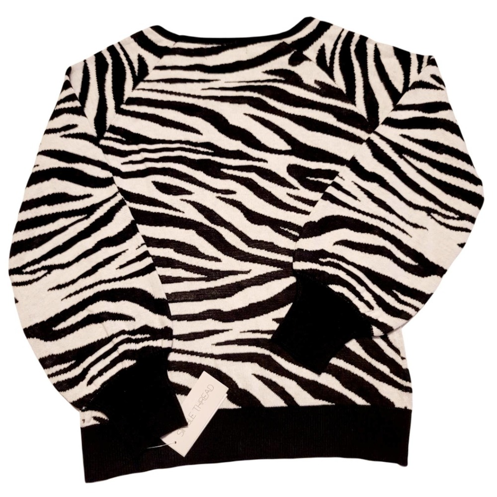 Single Thread Zebra Print Sweater - Picture 2 of 9